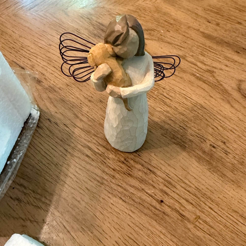 Demdaco Willow Tree Angel of Friendship Figurine - Cream and Light Brown